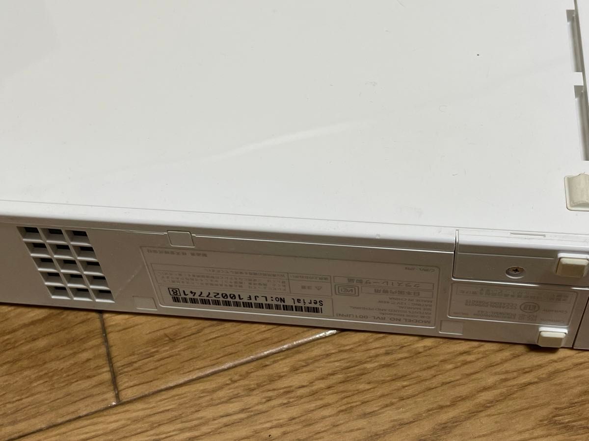 wii 本体　wii ソフト　ゲーム七点セット＋懐かしゲームダウンロードソフト（写真参照）＋クラシックコントローラー汚れあり同梱