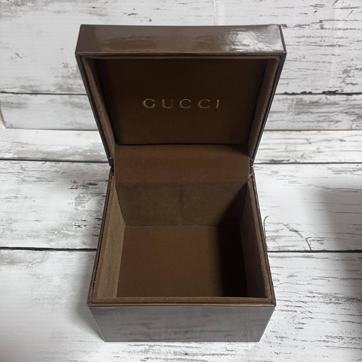  Gucci наручные часы пустой коробка GUCCI box бренд BOX несессер место хранения интерьер 