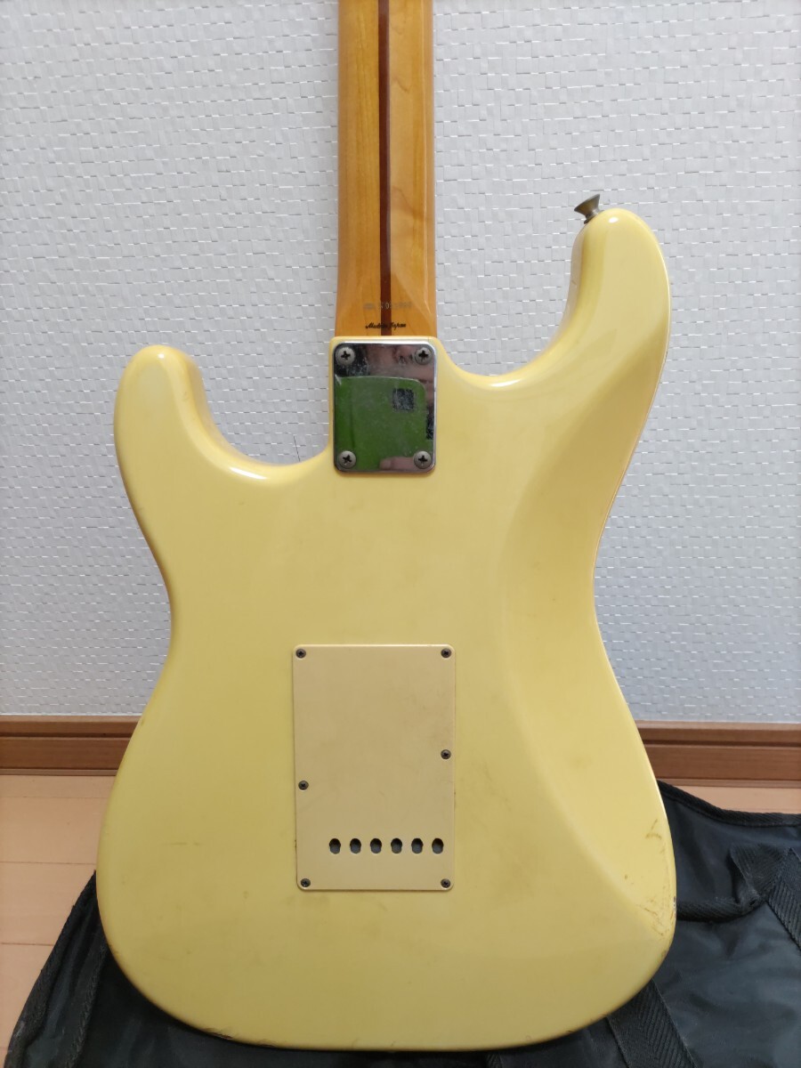 Fender STRATOCASTER Nシリアル Contour Body 日本製 ソフトケース＆オマケ付きの画像5
