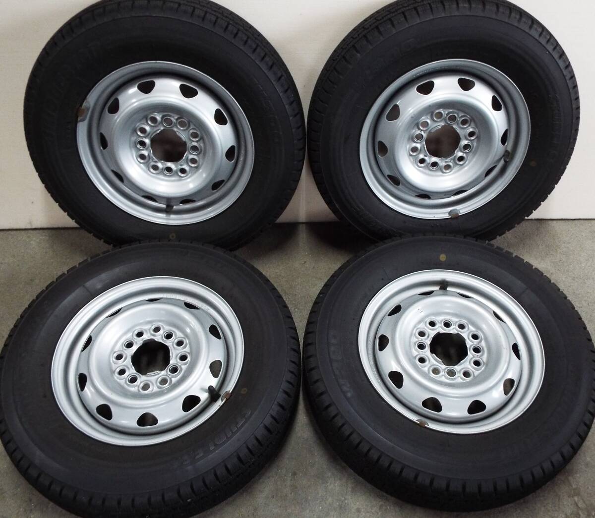 ブリヂストンW300 145/80R12 80/78N LT スタッドレスタイヤ (PK351F マルチホイール）４本セット_画像1