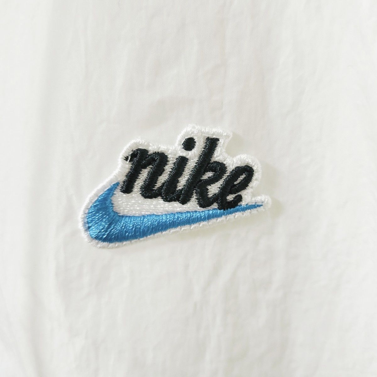 ナイキ ホワイト 刺繍ロゴ ナイロンジャケット ウィンドライナー 男性XL ジップパーカー NIKE ブルゾン