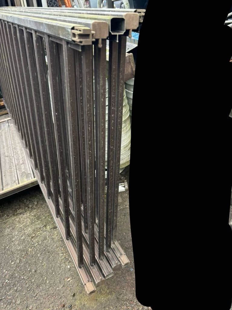  aluminium sash fence width approximately 197cm height approximately 72cm 5 pieces set 