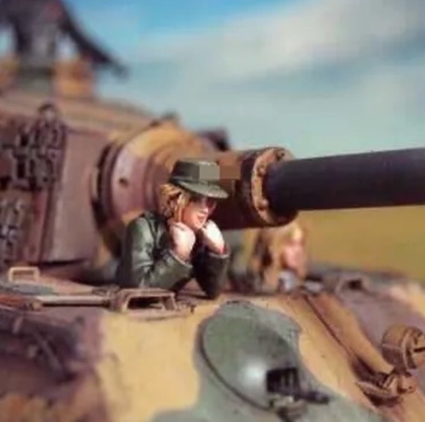 フィギュア 女性兵士 4体 1/35スケール 兵士 上半身 戦車用 大戦 女性兵 樹脂 未塗装 未組立 ミニチュア 樹脂模型 ジオラマ ミリタリー 768