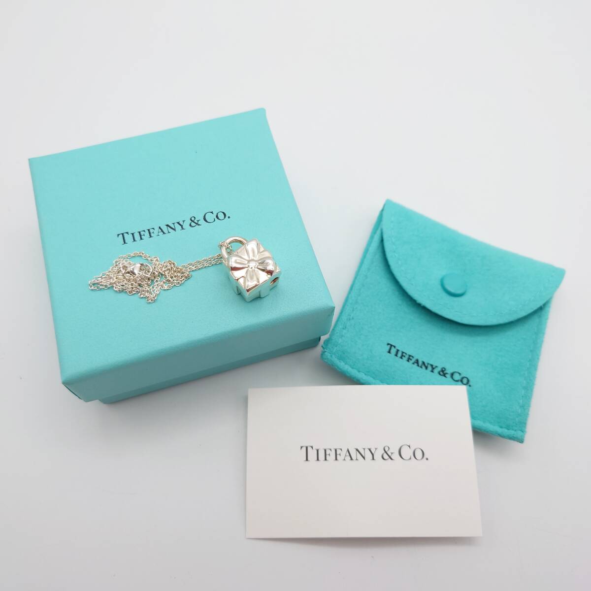 ① ティファニー TIFFANY&Co. プレゼントボックス BOX 鍵 ロック ネックレス ペンダント シルバー 925 SV 銀 保存袋箱付_画像2