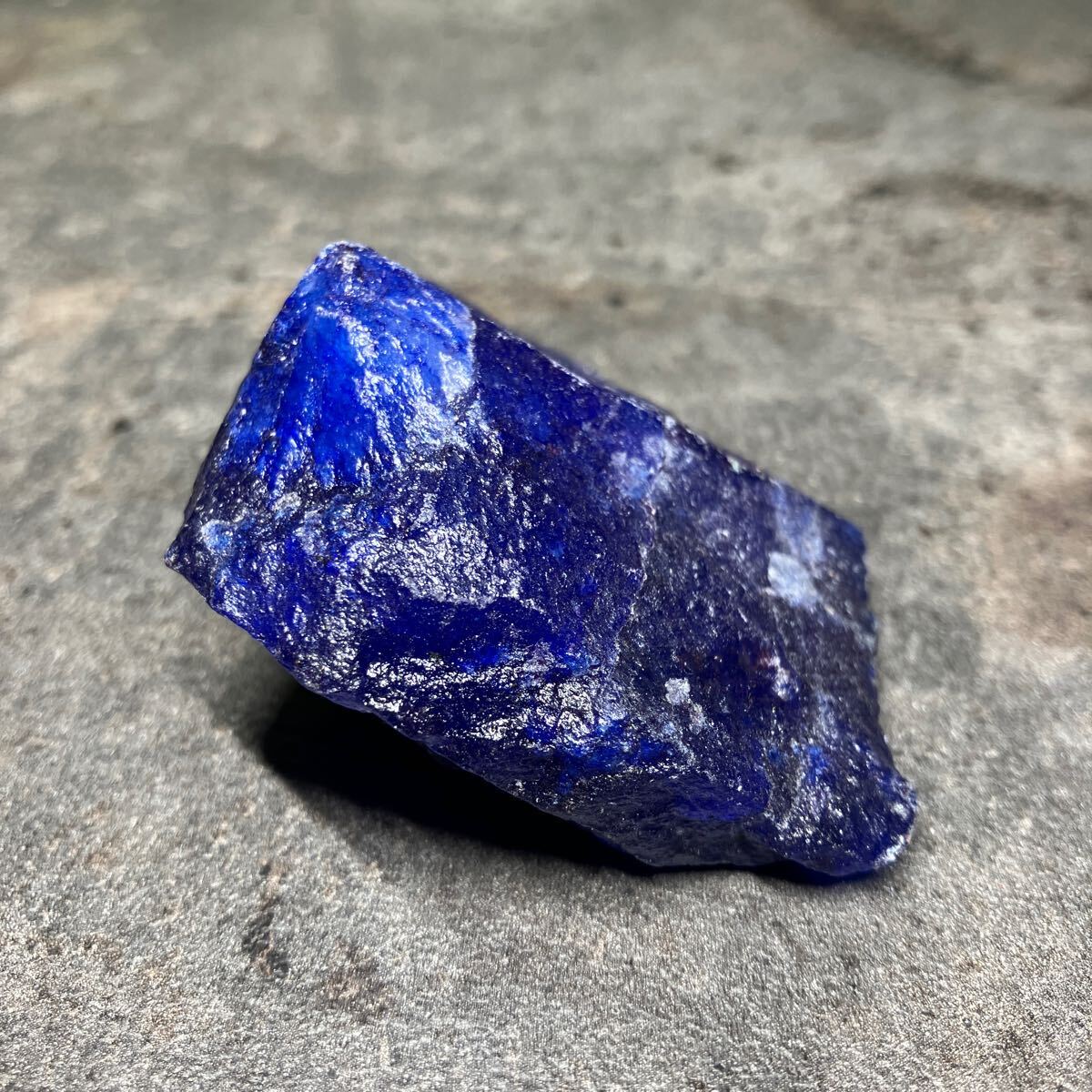 【5円スタート】アフリカ産　天然サファイアコランダム　ラフカット　363.70ct 原石　パワーストーン　鑑別書付き_画像3