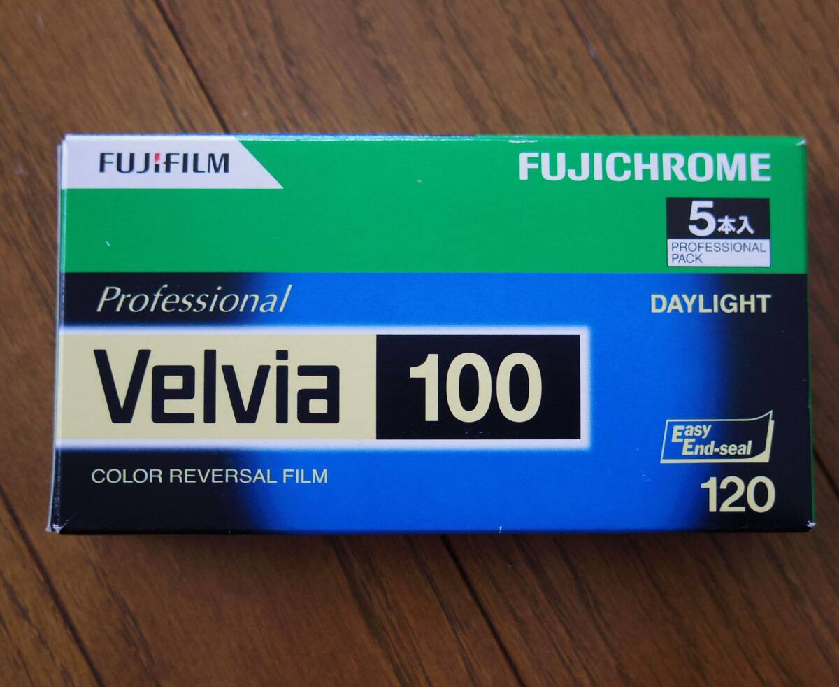 富士フィルム Velvia 100 5本パック 外箱開封済み未使用品 期限切れの画像1