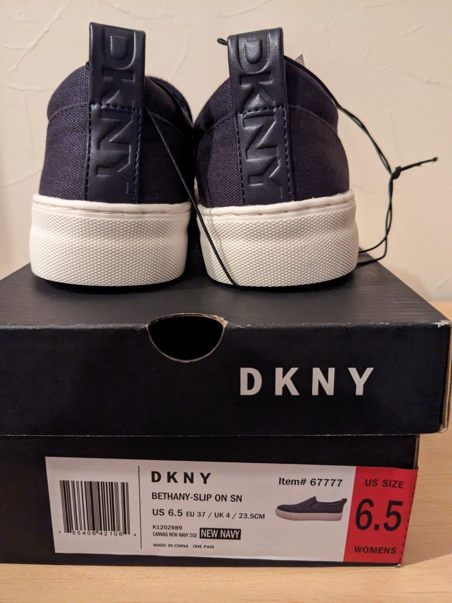 未使用品　タグ付き　DKNY スリッポン レディース　23.5cm　New Navy
