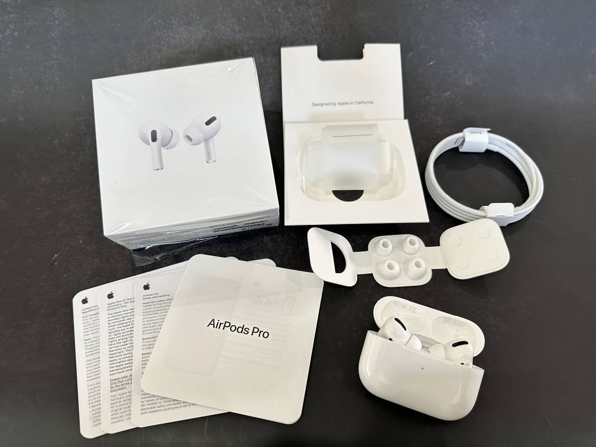 AirPodsPro MWP22J/A 第1世代 AirPods Pro アクティブノイズキャンセリング  Lightning cable 新品 イヤーチップ:M・Lサイズ新品の画像1
