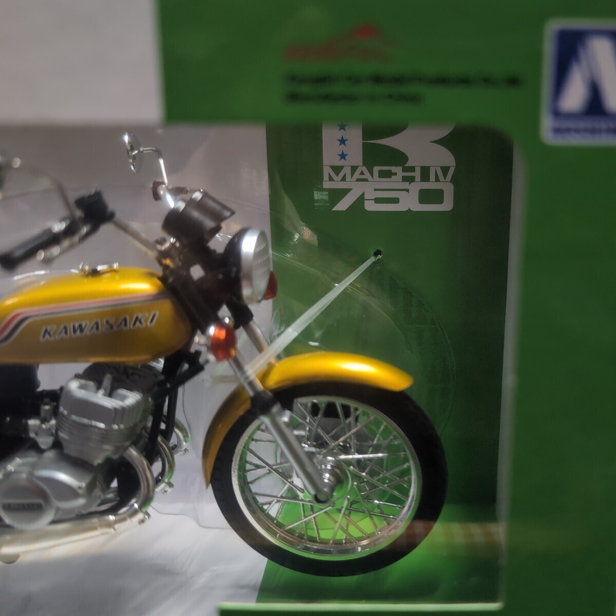 KAWASAKI 750SS MACHⅣ キャンディーゴールド 1/12 SCALE DIECAST MOTORCYCLE カワサキ アオシマ 完成品バイクの画像3
