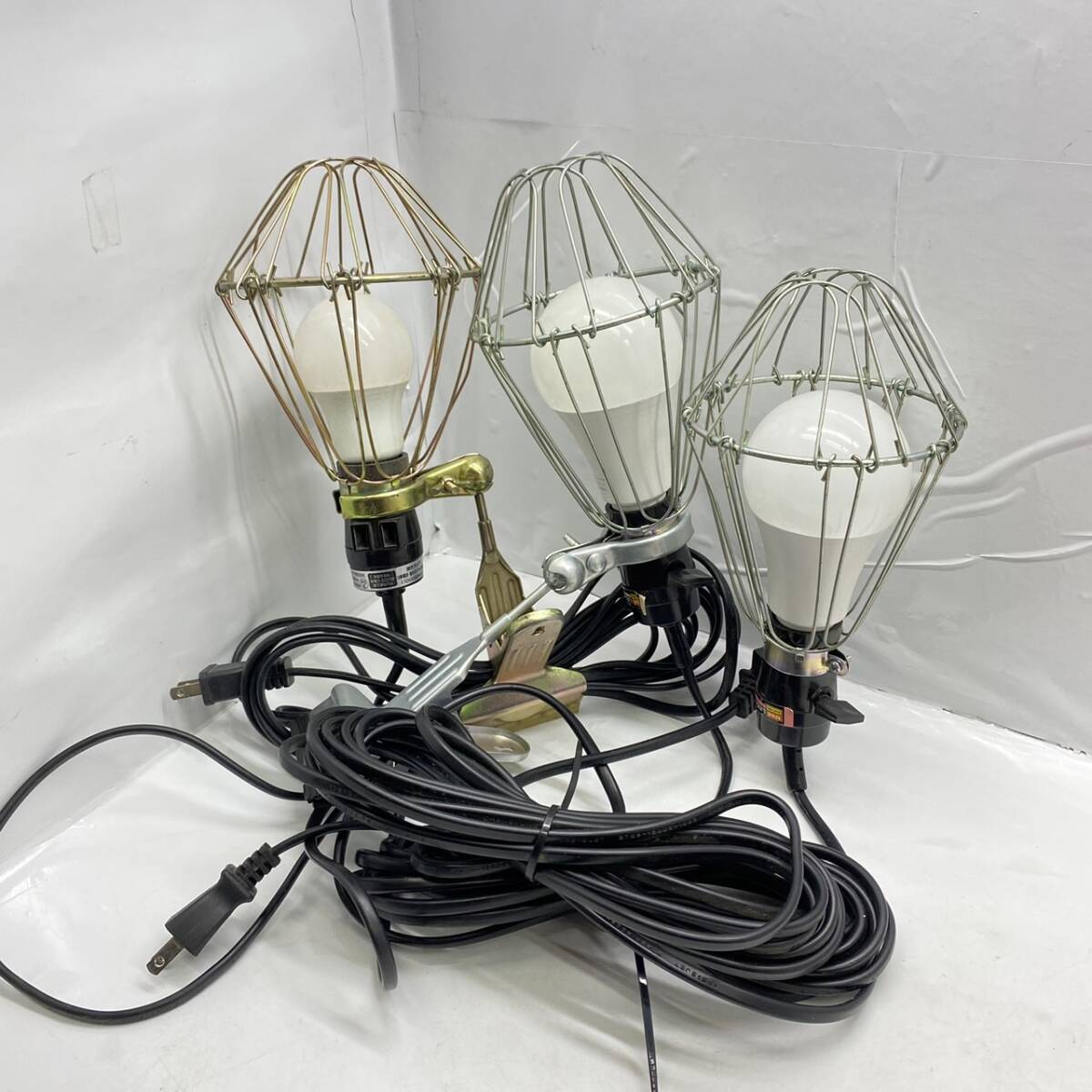 送料無料g29598 三共コーポレーション アイリスオーヤマ クリップ式LEDワークライト CLW-14W ILW-45GC屋内用 照明 作業ライト 3点セット ま_画像1