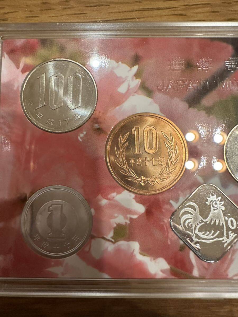 桜の通り抜け貨幣セット 今年の花 紅華 ミントセット 2005年 平成17年 額面666円 記念硬貨 銀メダル 日本桜花_画像4