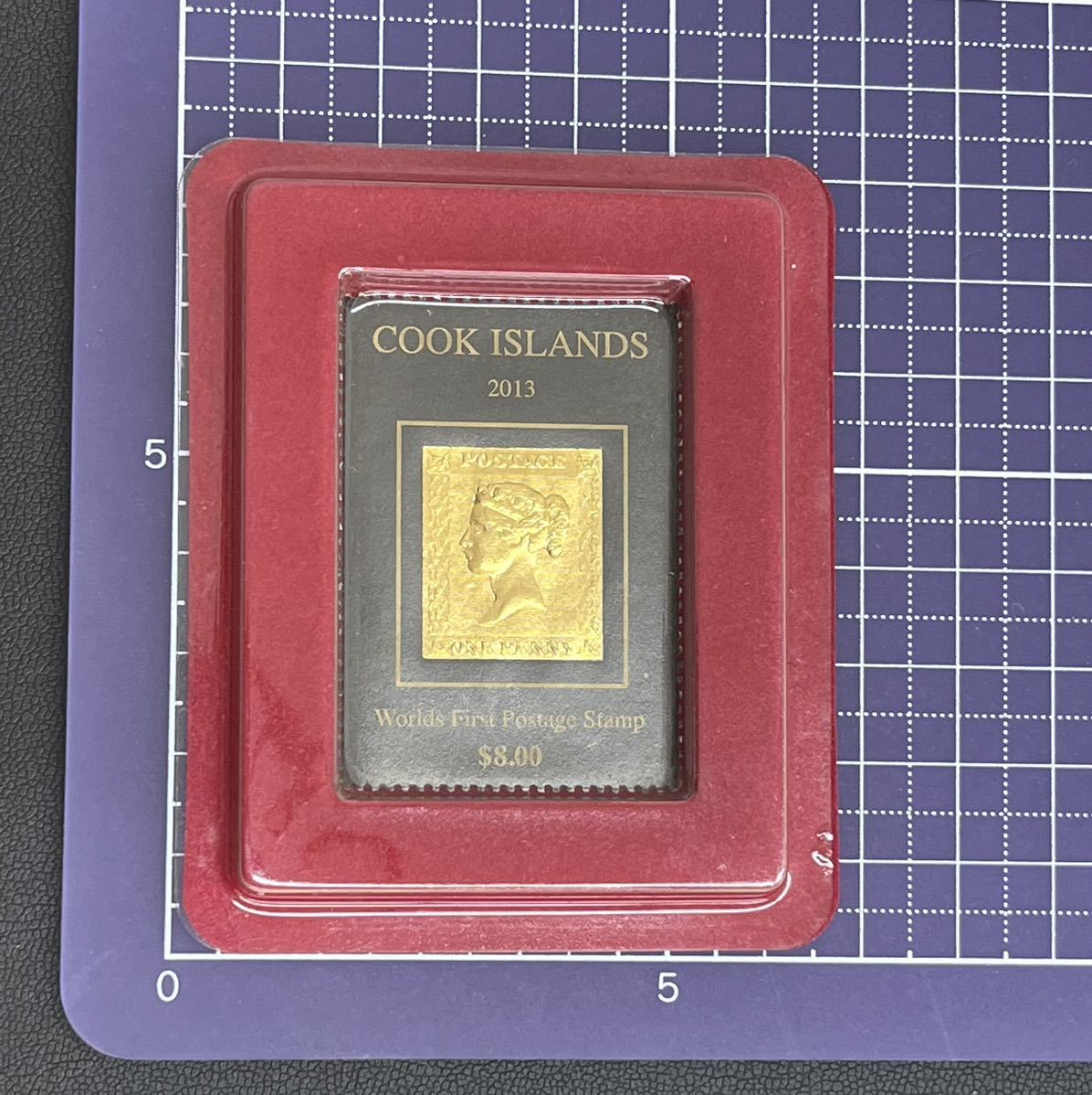 〈N8〉 ペニーブラック クック諸島発行 記念切手 金箔 K22 COOK ISLANDS 2013年 ＄8.00_画像1