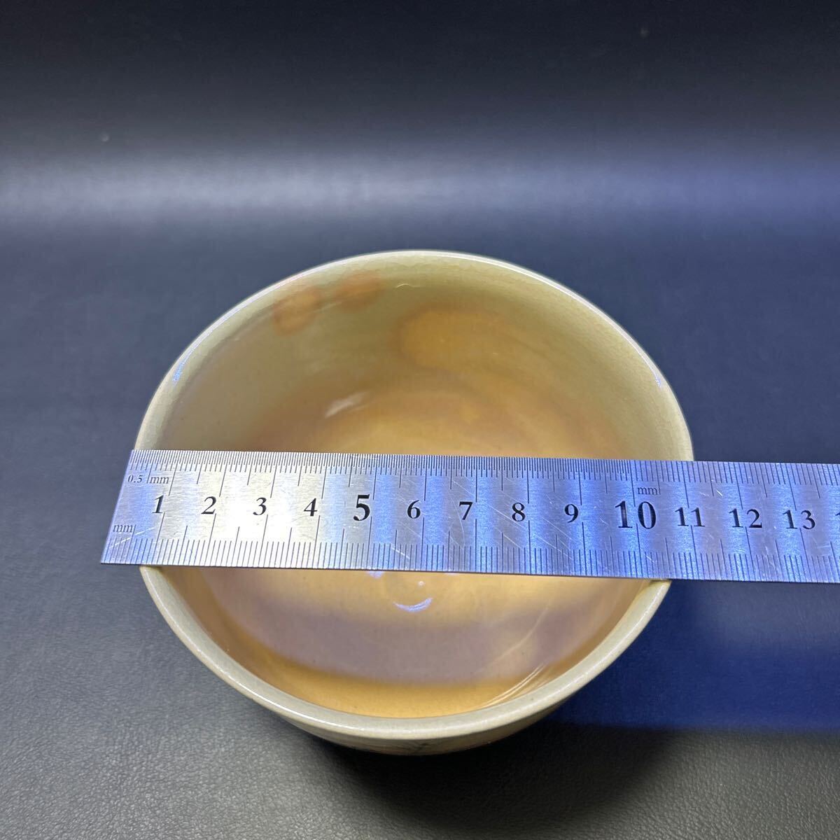 T10-8 茶道具 茶碗 【尾戸焼茶碗　根曳小松の絵】サイズ:直径11.3cm、高さ7.3cm 共箱あり_画像9