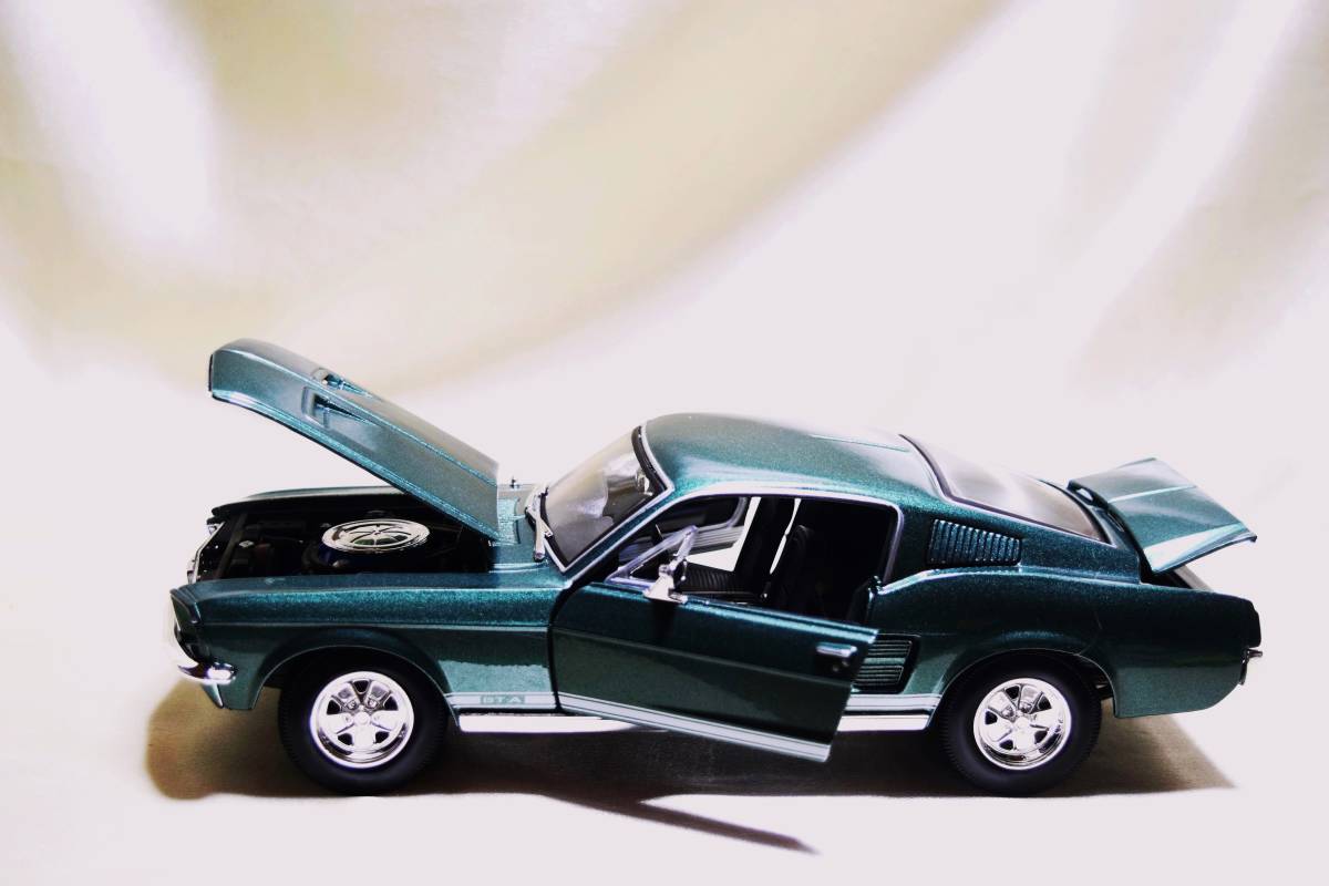 新品マイスト1/18 【Maisto】■1967年式Ford Mustang GTA Fastback■18/1ミニカー/ポルシェ/BMW/フェラーリ/アウディ/オートアート/京商 _画像9