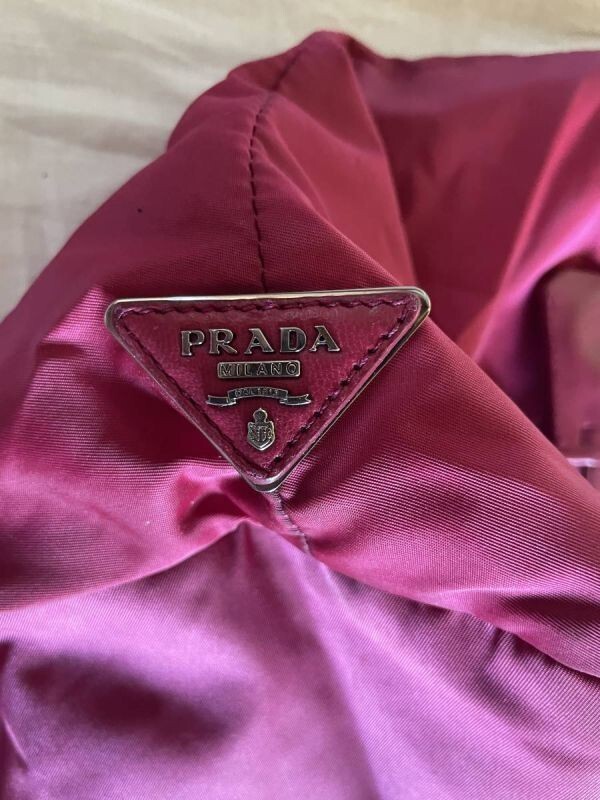 PRADA プラダ　クラッチバッグ　リメイク商品　高級タイプ　厚手　大きめ