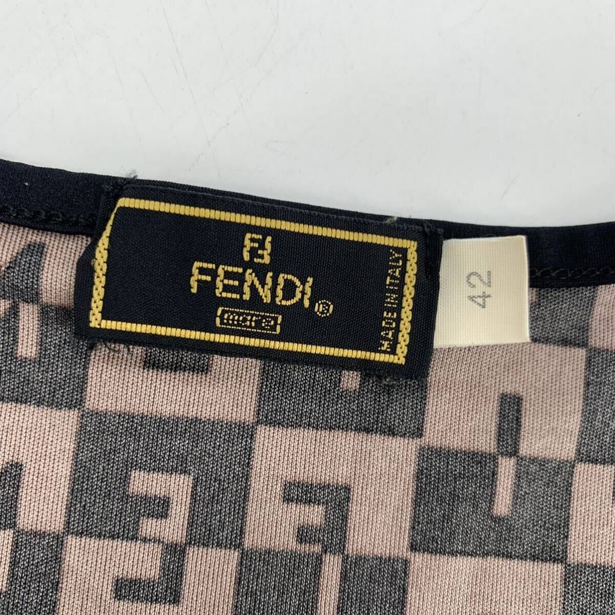 美品 FENDI フェンディ Tシャツ ブランドロゴ イタリア製 レディース 42_画像3