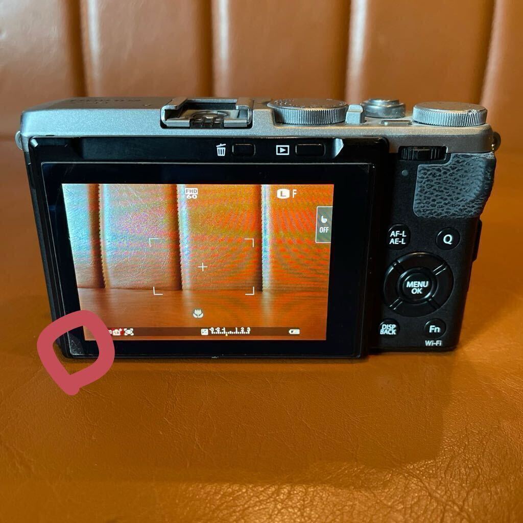 FUJIFILM X70（シルバー）　高級コンデジ おまけ付き　箱あり_フィルム貼っています。