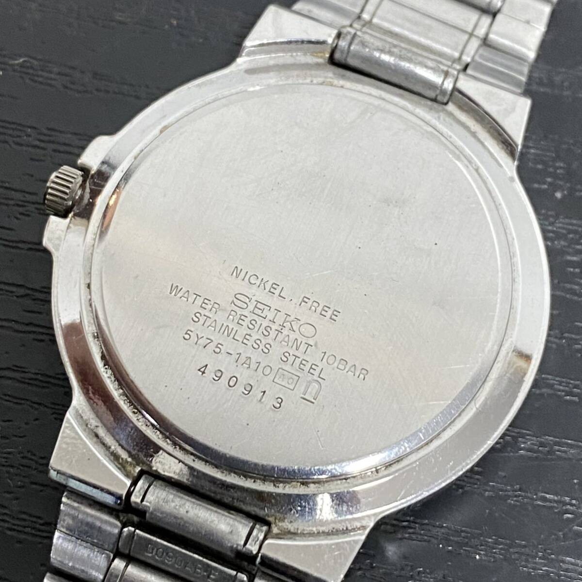 UU220 Z 腕時計 セイコー SEIKO SOLAR ソーラー 5Y75-1A10 3針 デイト ブラック文字盤 ラウンド メンズ ジャンク品の画像3