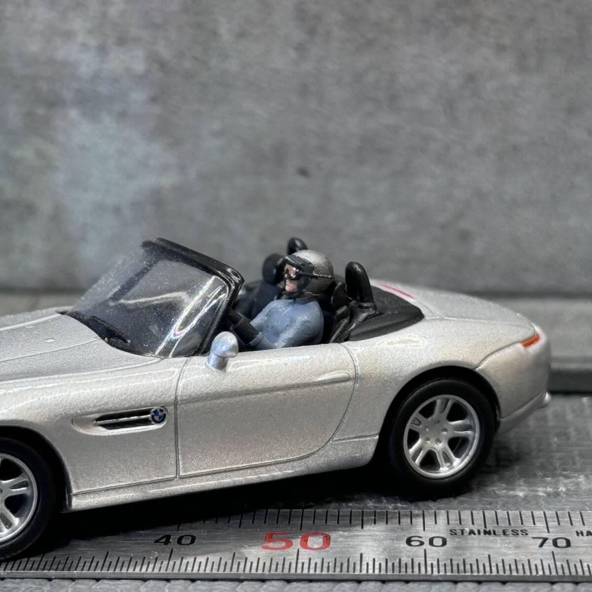 【CJ-662】1/64 スケール 自動車を運転する男性 フィギュア ミニチュア ジオラマ ミニカー トミカの画像1