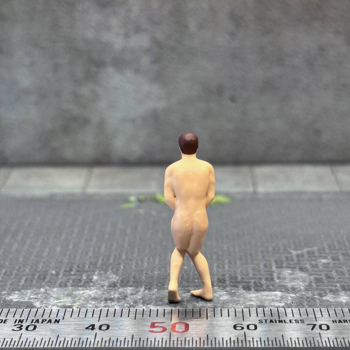 【KS-734】1/64 スケール 裸の男性 フィギュア ミニチュア ジオラマ ミニカー トミカの画像4