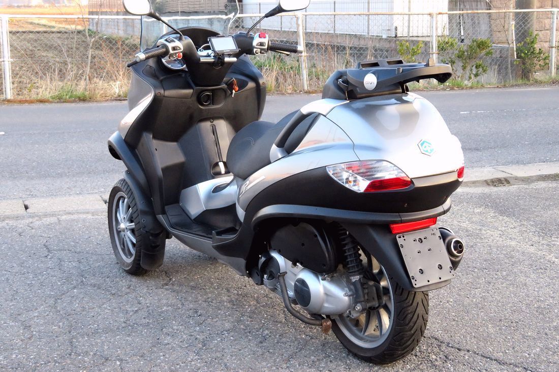 250cc trike normal car license (AT limitation . possible ) Piaggio MP3FL* mileage approximately 1 ten thousand 2 thousand Km* navi .ETC attaching. Saitama city ... selling out!!
