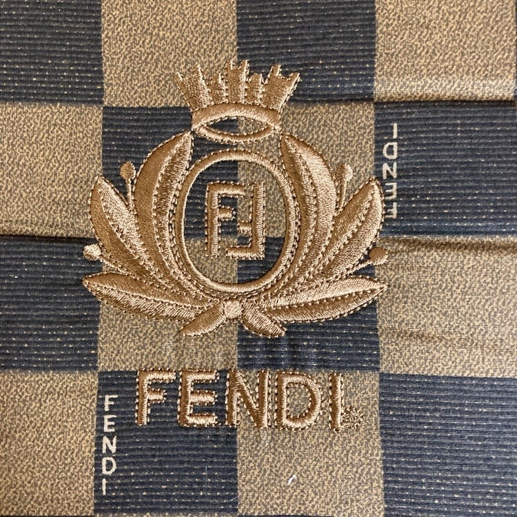 [3-361] 【未使用】FENDI フェンディ ウールわた入肌掛けふとん 掛け布団 寝具150×200cm _画像3