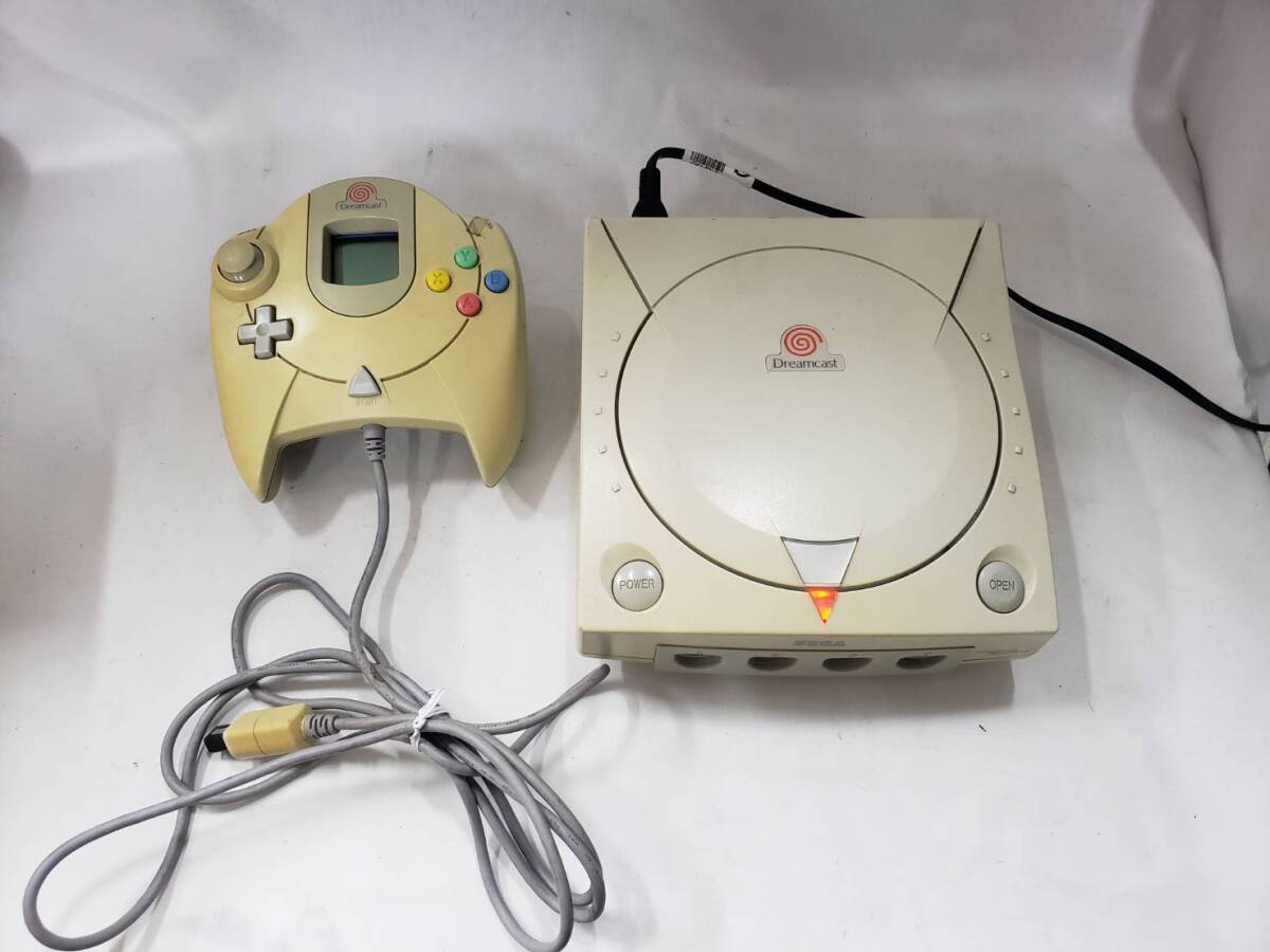 B394 SEGA Dreamcast ドリームキャスト 本体 HKT-3000 コントローラー ソニックアドベンチャー 通電確認済み 中古 引き取り可 1円スタートの画像1