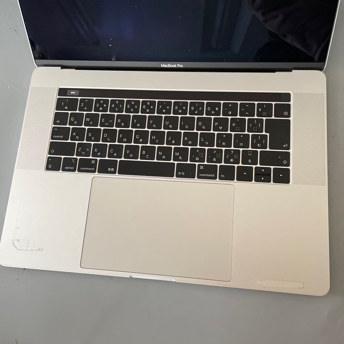 JXJK4129【ジャンク】Apple MacBook Pro (15インチ, 2019) A1990 EMC3359 /core i7 2.60GHz/sSD:256GB/動作品_画像2