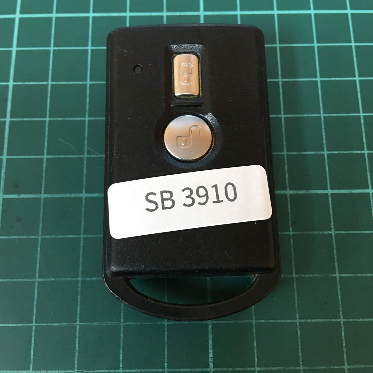 SB3910点灯 スバル 純正 スマートキー 2ボタン プレオ ステラ ステラカスタム RN1 RN2等 キーレス リモコン_画像1