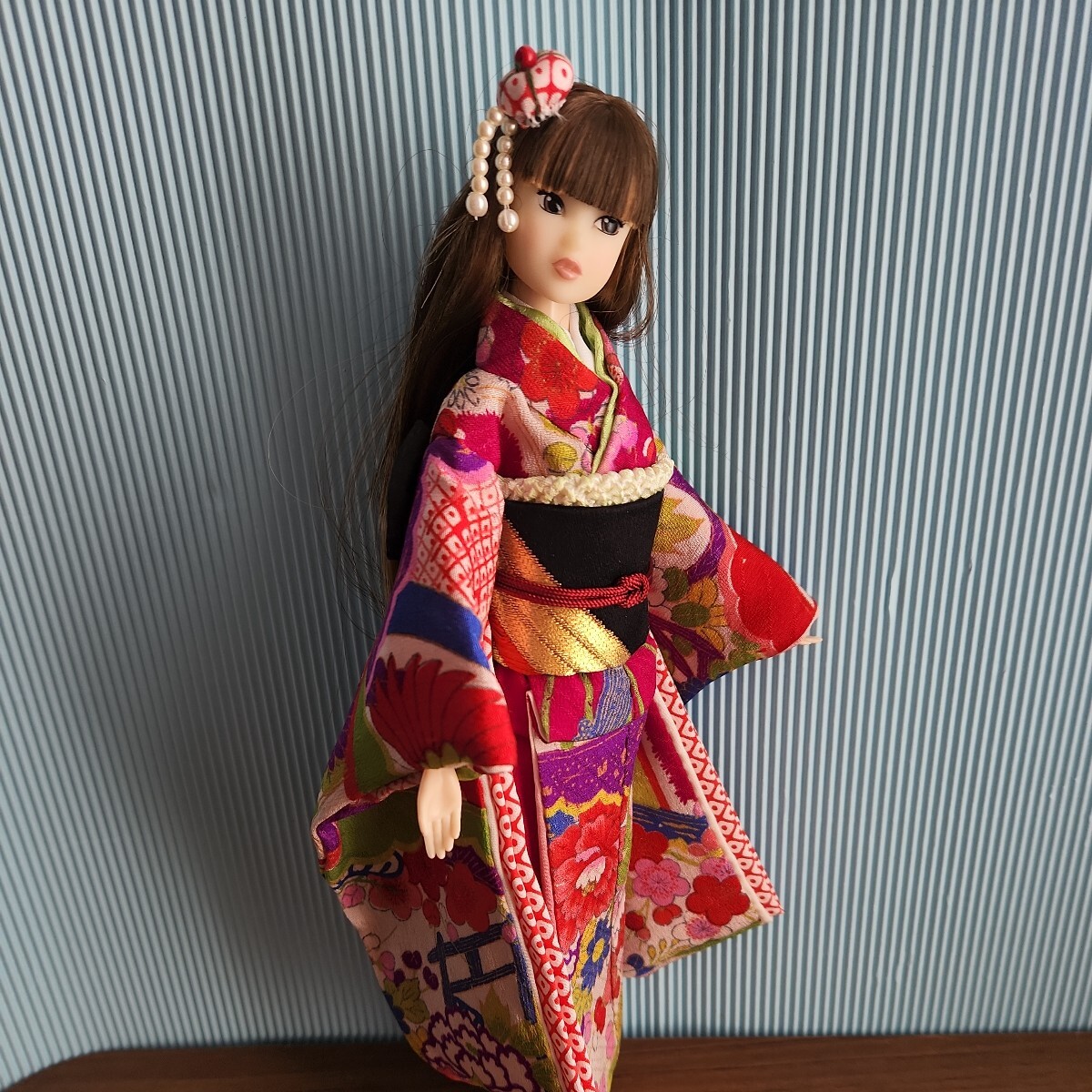 ◆momoko ちゃんの正絹お着物、中紅色に菊、handmade. 素敵◆の画像3