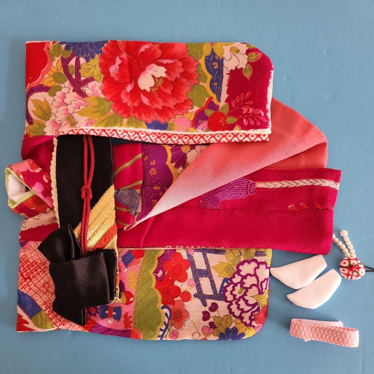 ◆momoko ちゃんの正絹お着物、中紅色に菊、handmade. 素敵◆の画像5
