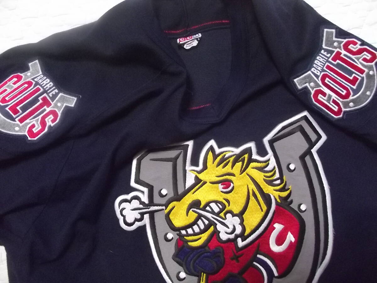 カナディアン ホッケーリーグ CCM製 BARRIE COLTS 紺 アイスホッケー ユニフォームシャツの画像2