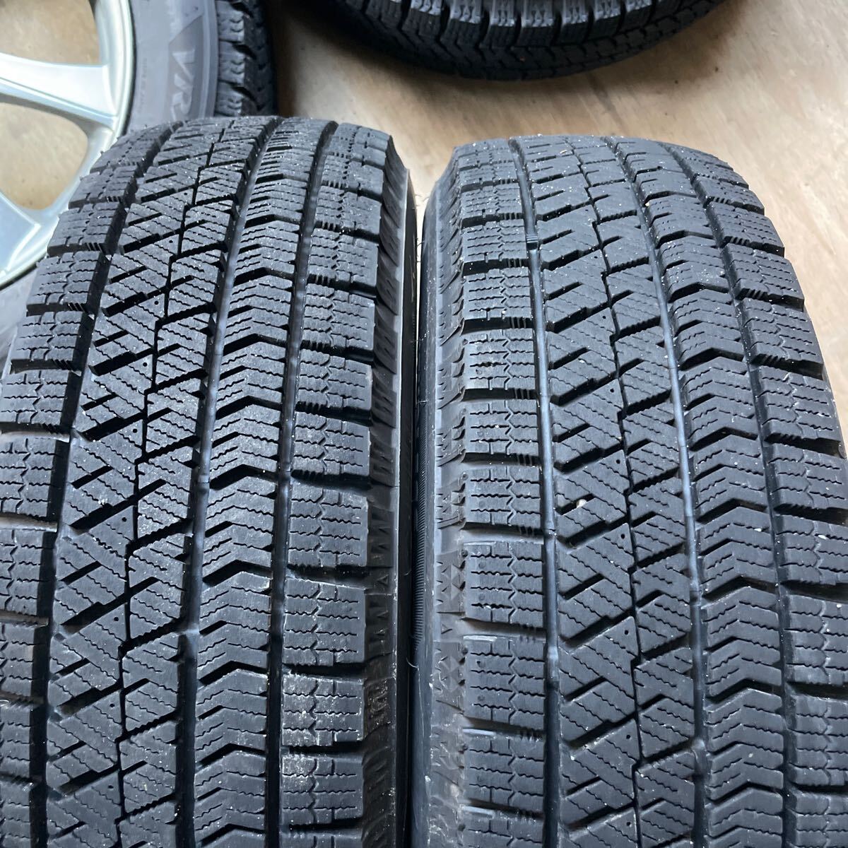 バリ溝　2022年製　ブリヂストン　VRX2 155/65r14 アルミンホイール 付き　4本セット　スタッドレスセット _画像6