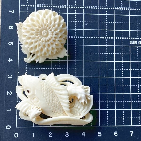 G0212N47 レア希少 美品 白 アイボリー クリーム色系 ヴィンテージ ブローチ帯留め2点セット 19.4g 天然素材 緻密彫刻 東洋 アクセ