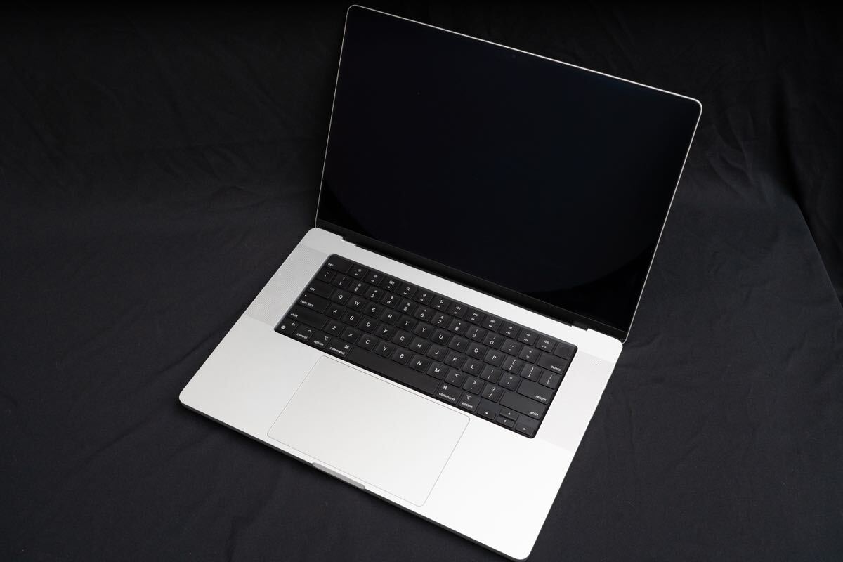 Apple 16インチMacBook Pro - シルバー M1 Max GPU32コア メモリ32GB SSD2TB USキーボード_画像2