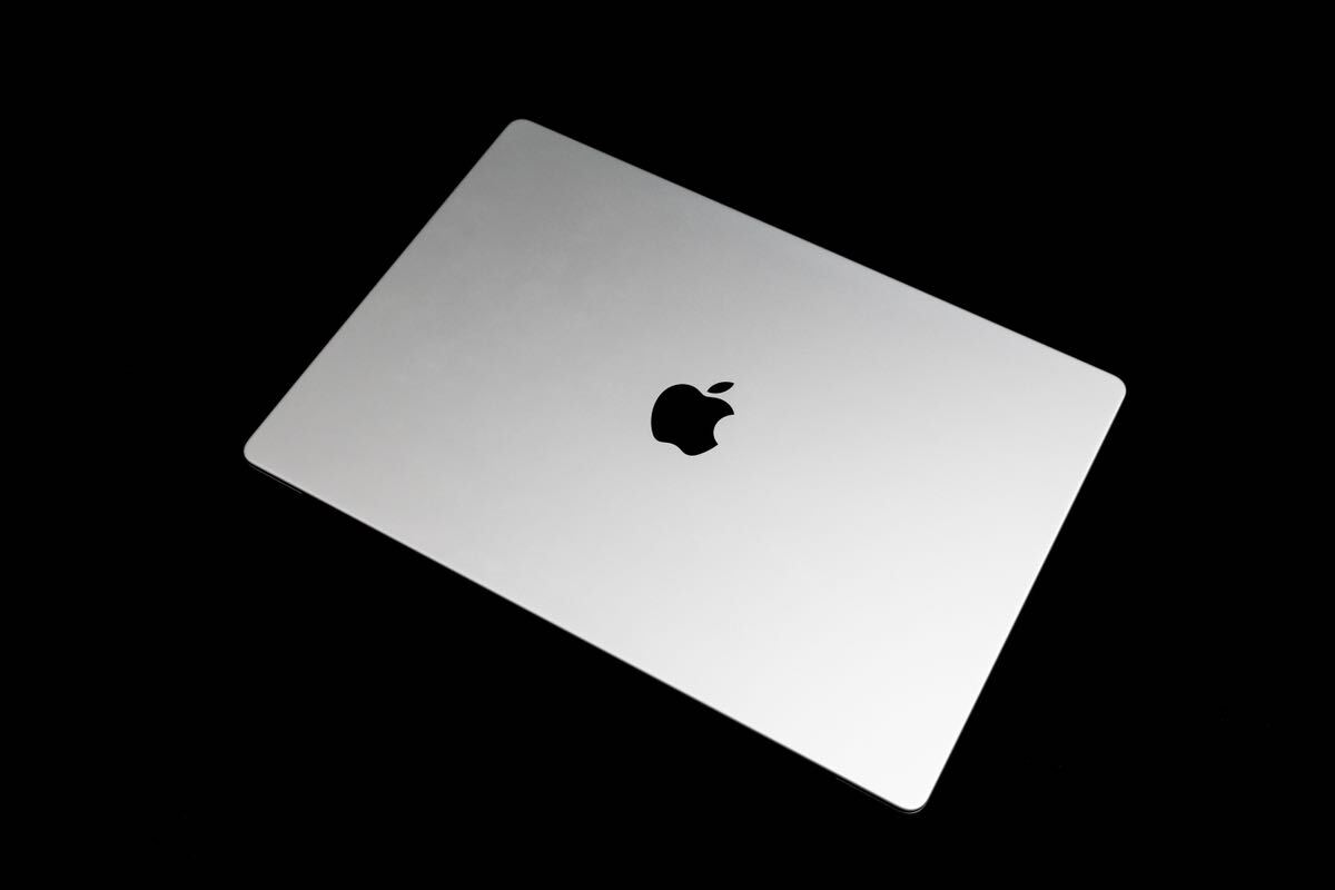 Apple 16インチMacBook Pro - シルバー M1 Max GPU32コア メモリ32GB SSD2TB USキーボード_画像3