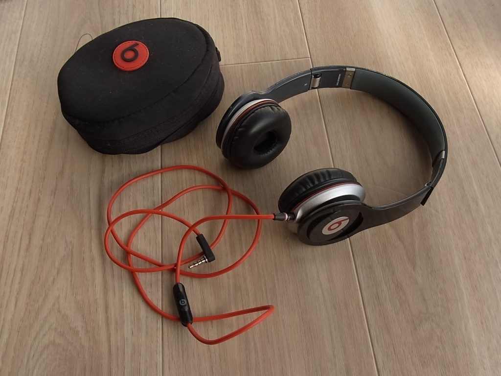 Beats by Dr.Dre Solo HD Monster モンスター ビーツ★ヘッドホン ヘッドフォン★ソフトケース付★黒 x 赤_画像1