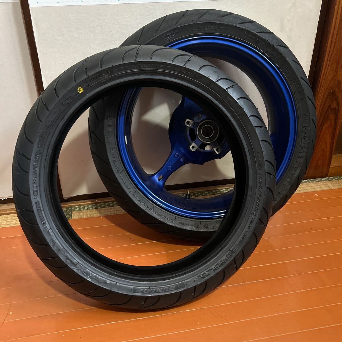 gsxr1000 k7リアホイール 付き フロント ロードスマート3 120/70 リア メッツェラー190/50の画像1