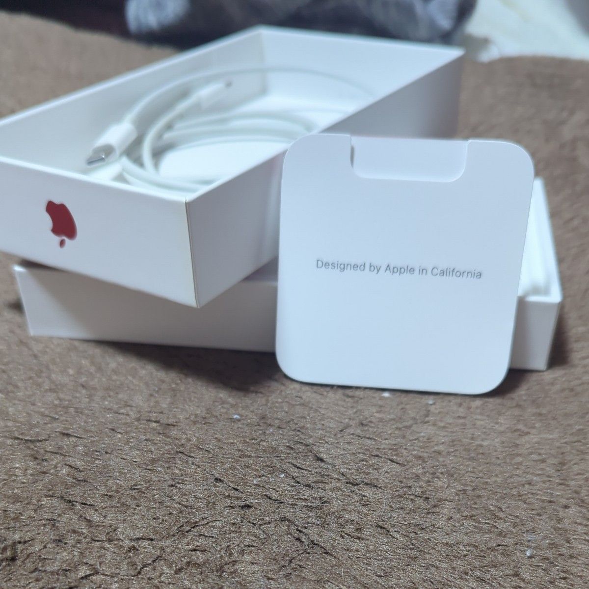 コード付きiPhone レッド Apple red　箱　ケース　アイフォン箱があると高く売れます！