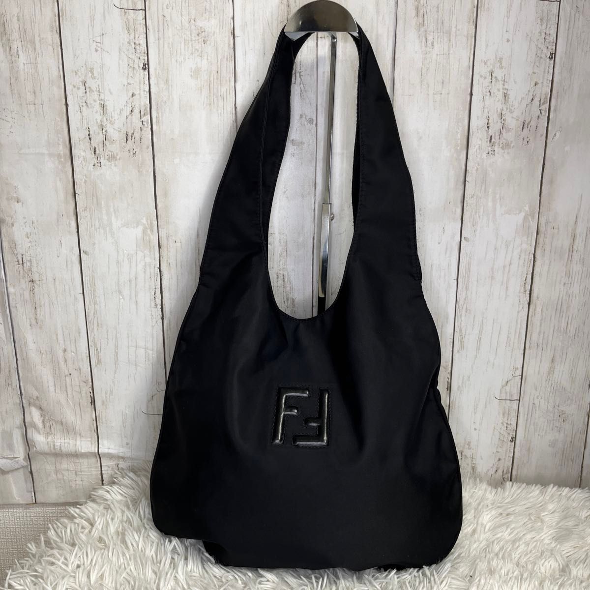 FENDI ナイロン ワンショルダーバッグ ブラック FFロゴ 大容量 FENDI ナイロン ワンショルダーバッグ ブラック FFロゴ 大容量