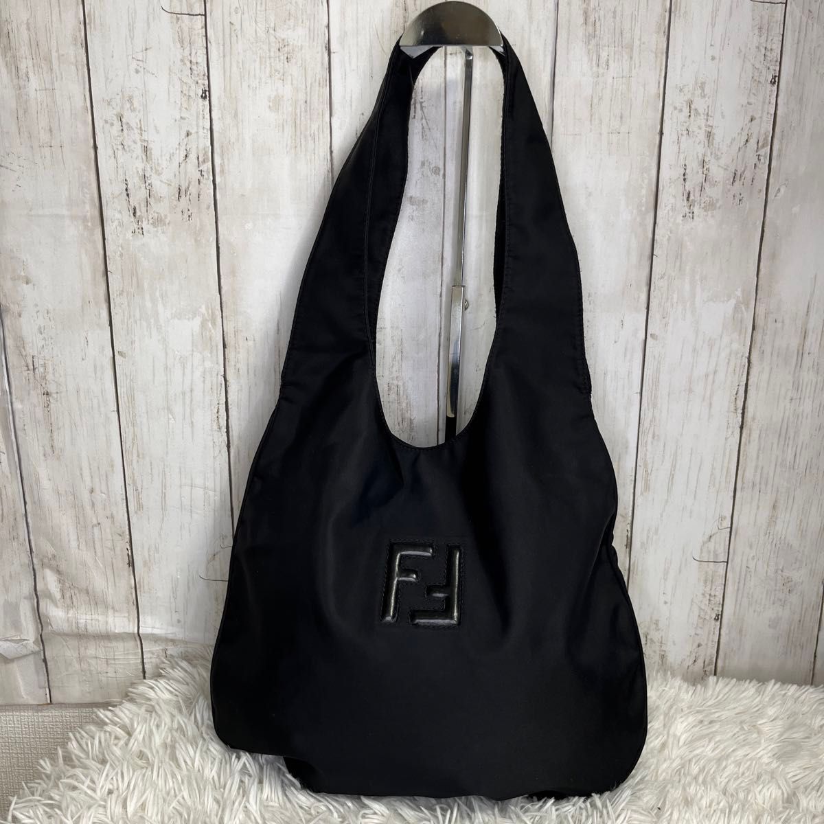 FENDI ナイロン ワンショルダーバッグ ブラック FFロゴ 大容量 FENDI ナイロン ワンショルダーバッグ ブラック FFロゴ 大容量