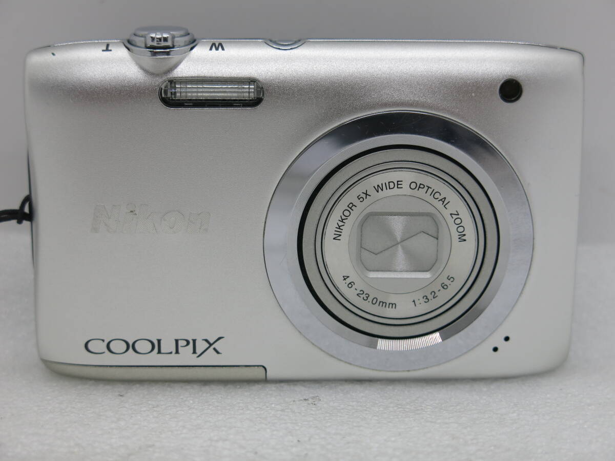 NiKon COOLPIX A100 デジタルカメラ　NIKKOR 5x WIDE OPTICAL ZOOM 4.6-23.0mm 1:3.2-6.5 【ANN063】 _画像1