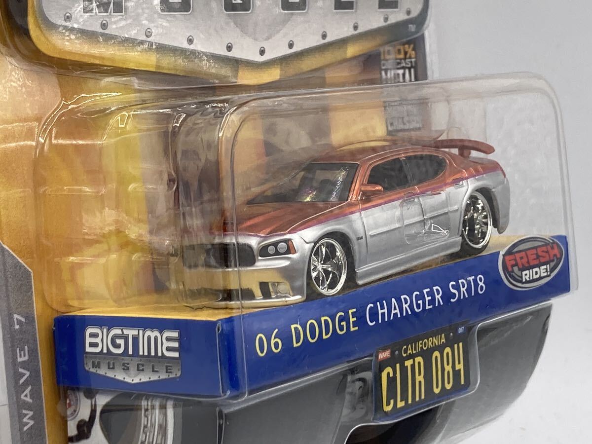 即決有★JADA 1/64 BIG TIME MUSCLE 06 DODGE CHARGER SRT8 ダッジ チャージャー シルバーxオレンジ★ミニカー_画像3