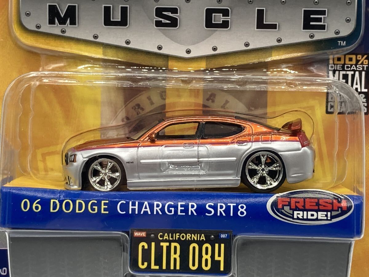 即決有★JADA 1/64 BIG TIME MUSCLE 06 DODGE CHARGER SRT8 ダッジ チャージャー シルバーxオレンジ★ミニカー_画像2