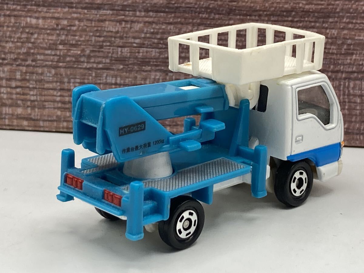 即決有★トミカ 70 いすゞ エルフ 高所作業車 ISUZU ELF 中国製★ミニカー_画像2