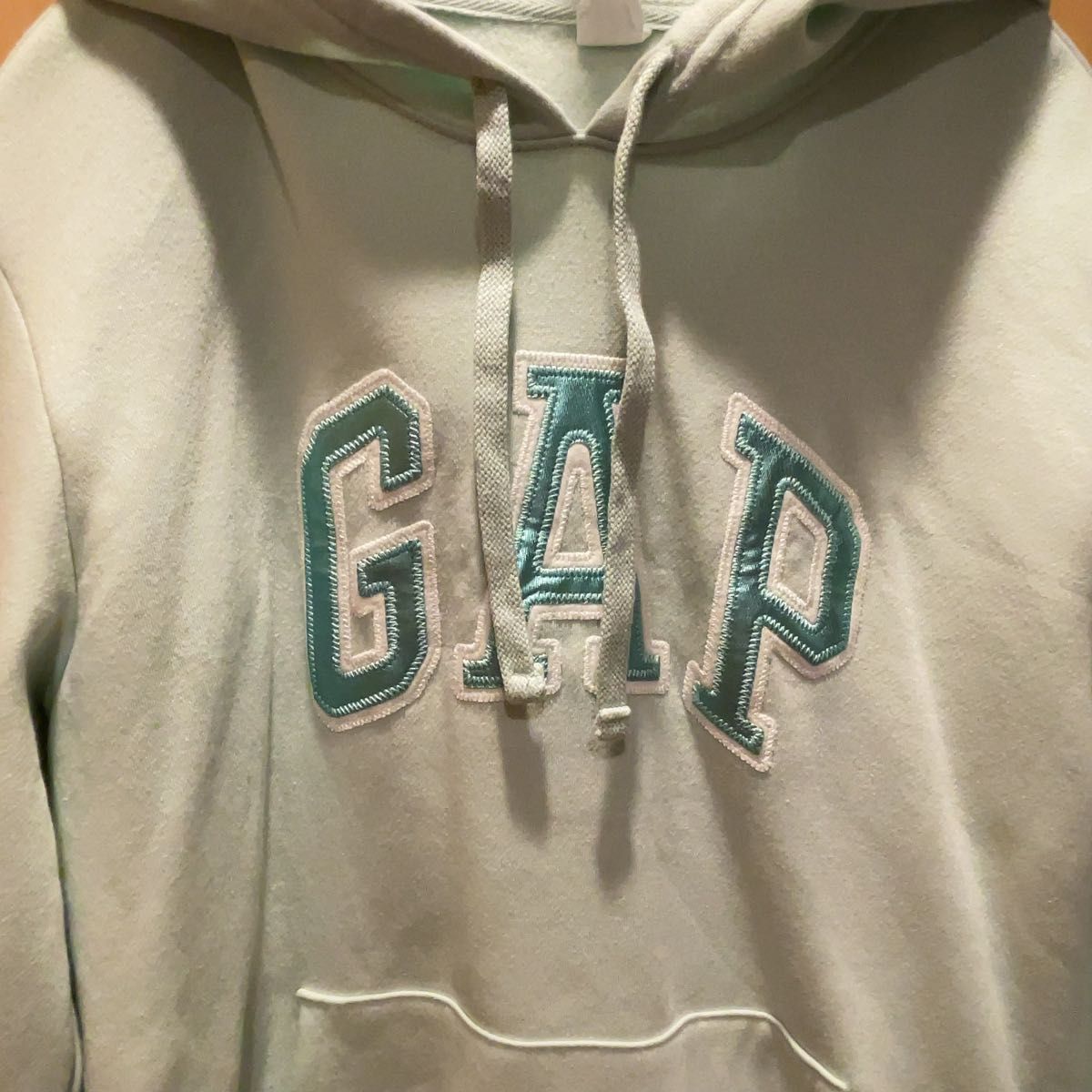 2024年2月購入　GAP ロゴパーカー Sサイズ