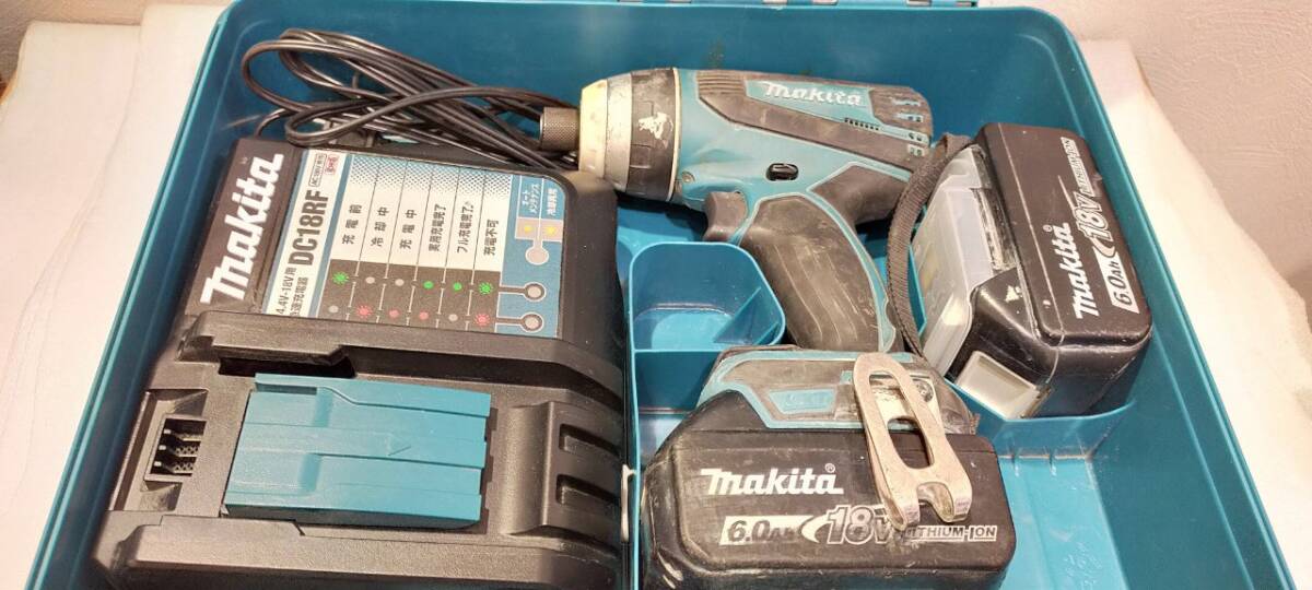 makita 充電式4モードインパクトドライバ セット 通電OK 動作品 (本体 TP141D 青 / バッテリ BL1860B 2個 / 充電器 DC18RF / ケース) 62853_画像2