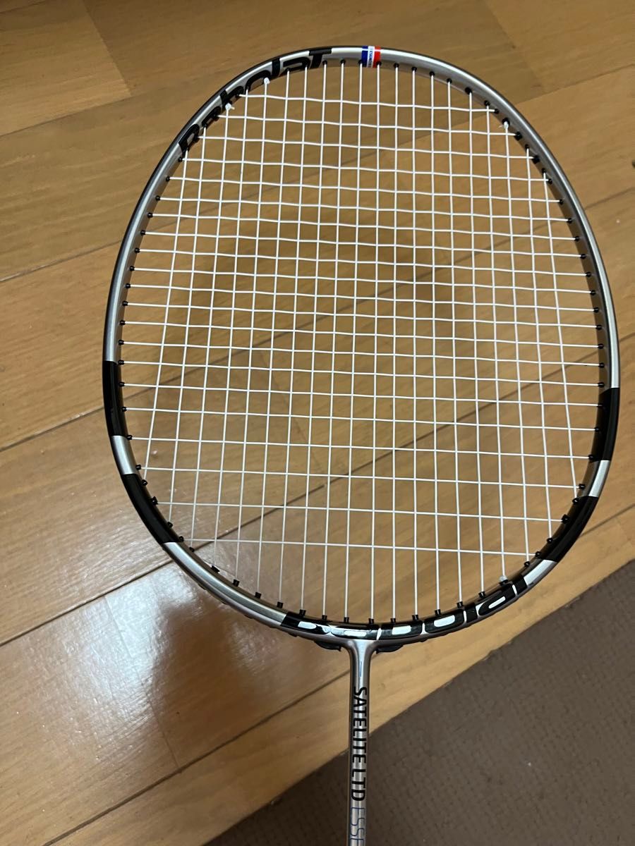 BabolaT バボラ サテライト リミテッド エッセンシャル バドミントンラケット ガット 付き バドミントン ラケット