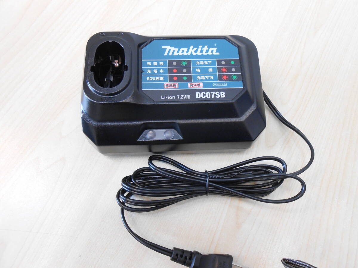 24523 新品・未使用 makita マキタ 充電式インパクトドライバ TD022DSHXB 黒 7.2V 1.5Ah 予備バッテリ 充電器 ケース付きの画像5