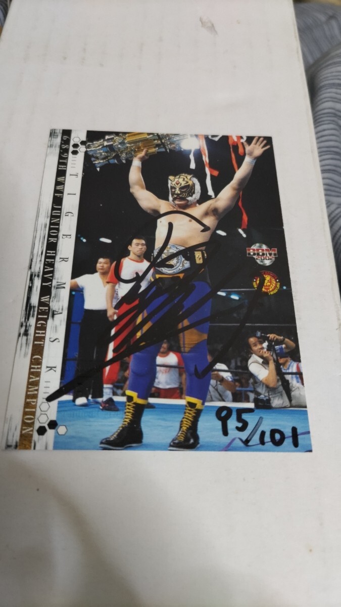 2002 BBM 新日本プロレス30周年 たくましい 直筆サイン タイガー 2002 BBM 新日本プロレス30周年 たくましい 直筆サイン タイガー